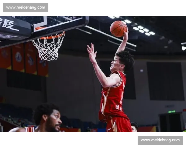 新疆男篮鏖战天津男篮争夺关键胜利攻防对决成比赛最大看点
